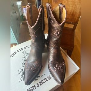 Old Gringo Villa 10” Boots in Chocolate and Pink
